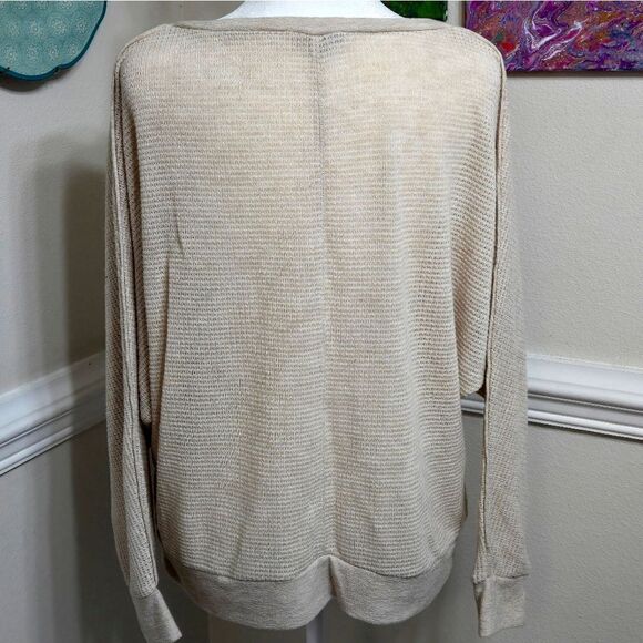 NWOT! Lightweight Knit Top - Picture 4 of 14
